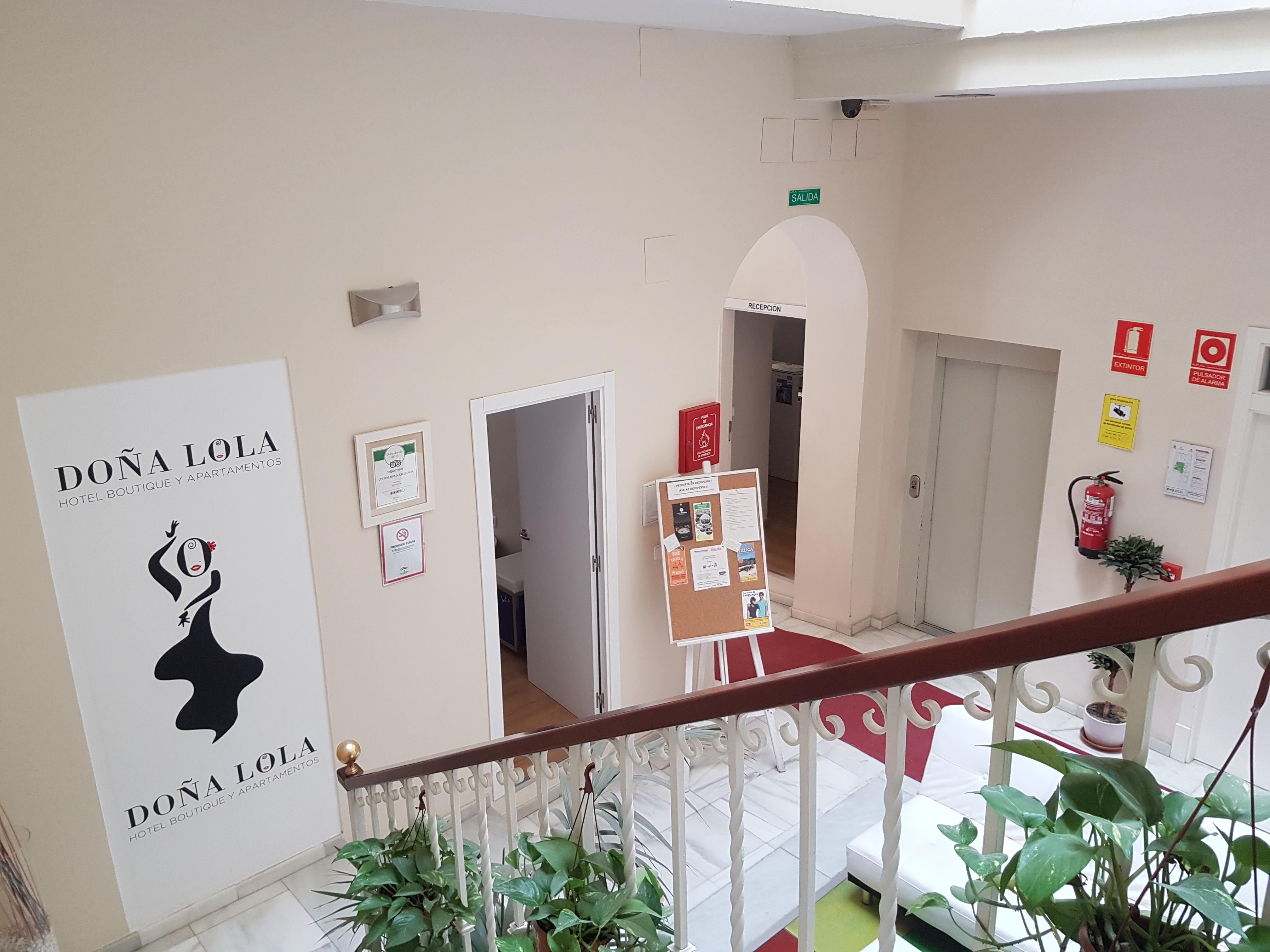 Hotel Y Apartamentos Dona Lola Sevilla Kültér fotó